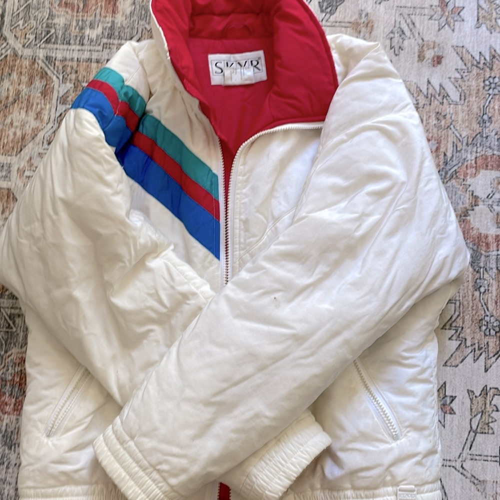 Vintage 80s women’s ski jacket.